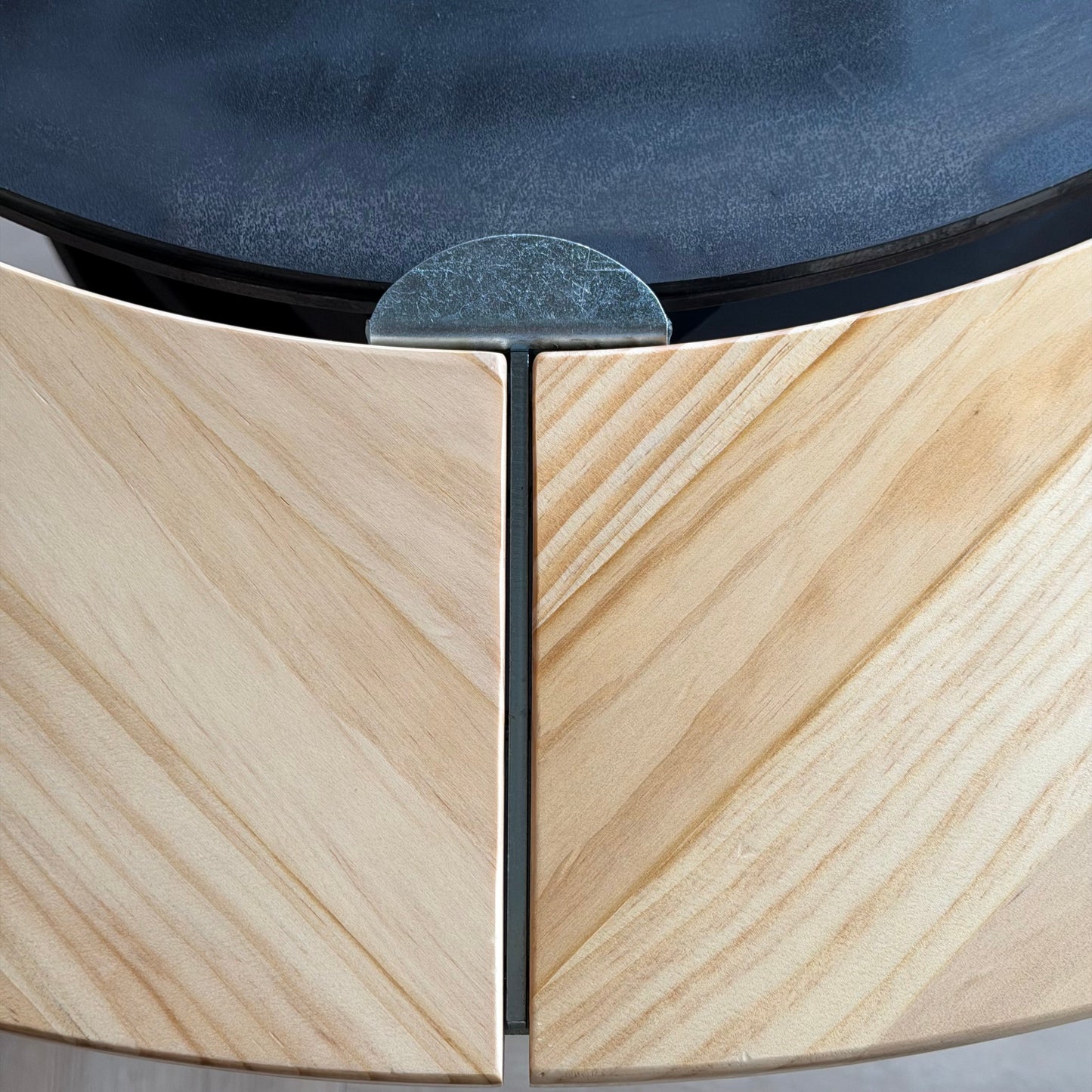 BBQ Plancha Grill Maestro Ø70cm Blackline - With Wooden Frame Plancha Mesa