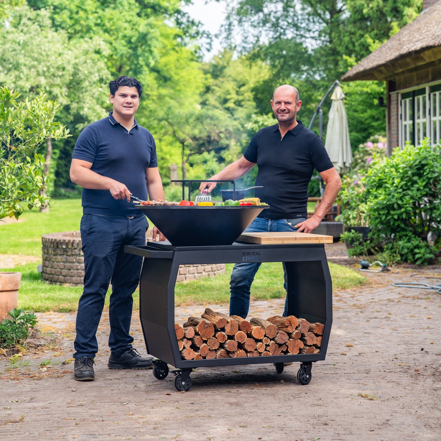 BBQ Plancha Grill Big Jack Black 3.0 - With poker and wood storage