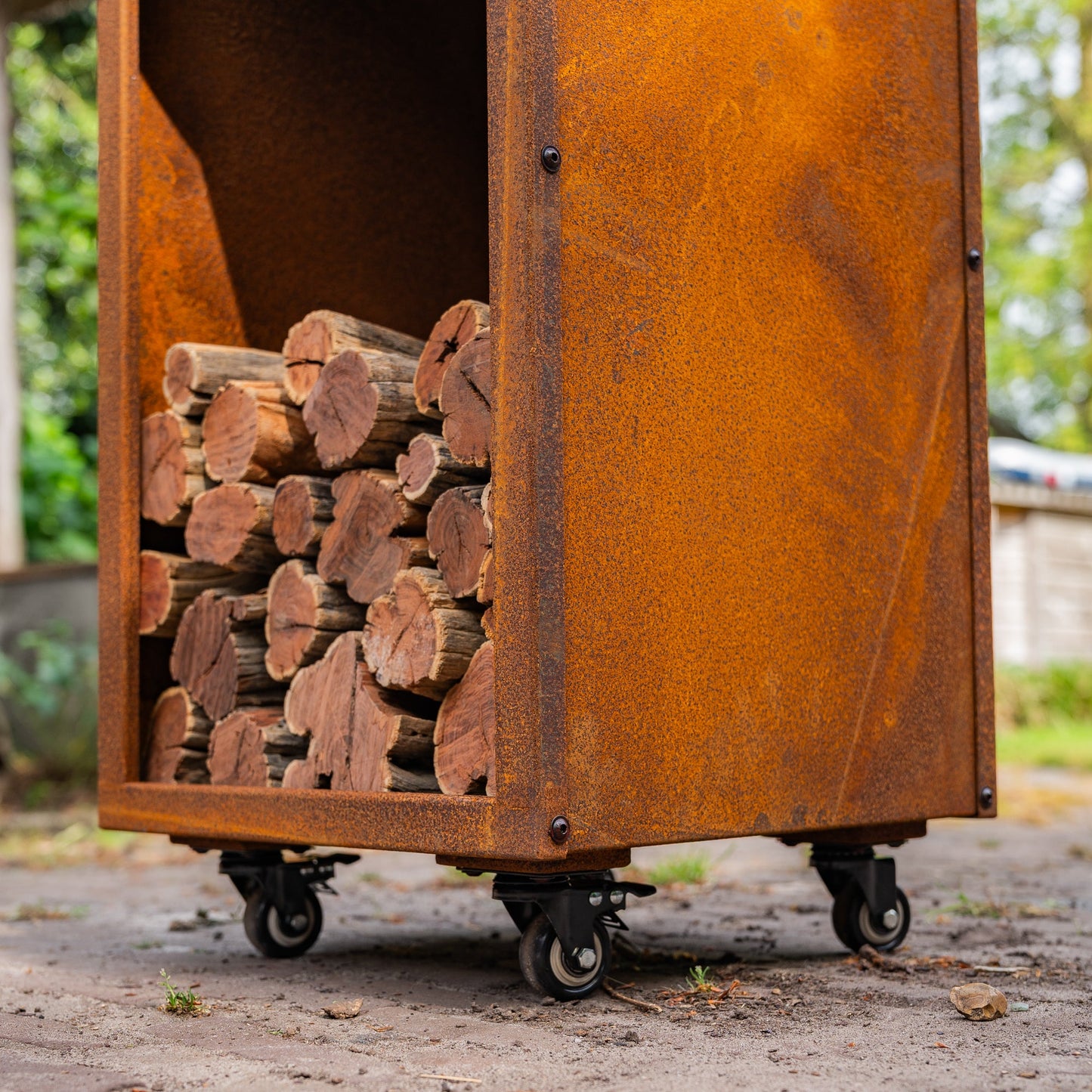 BBQ Plancha Grill Corten steel 8mm Camarada 2.0 - With poker and wood storage Ø70cm