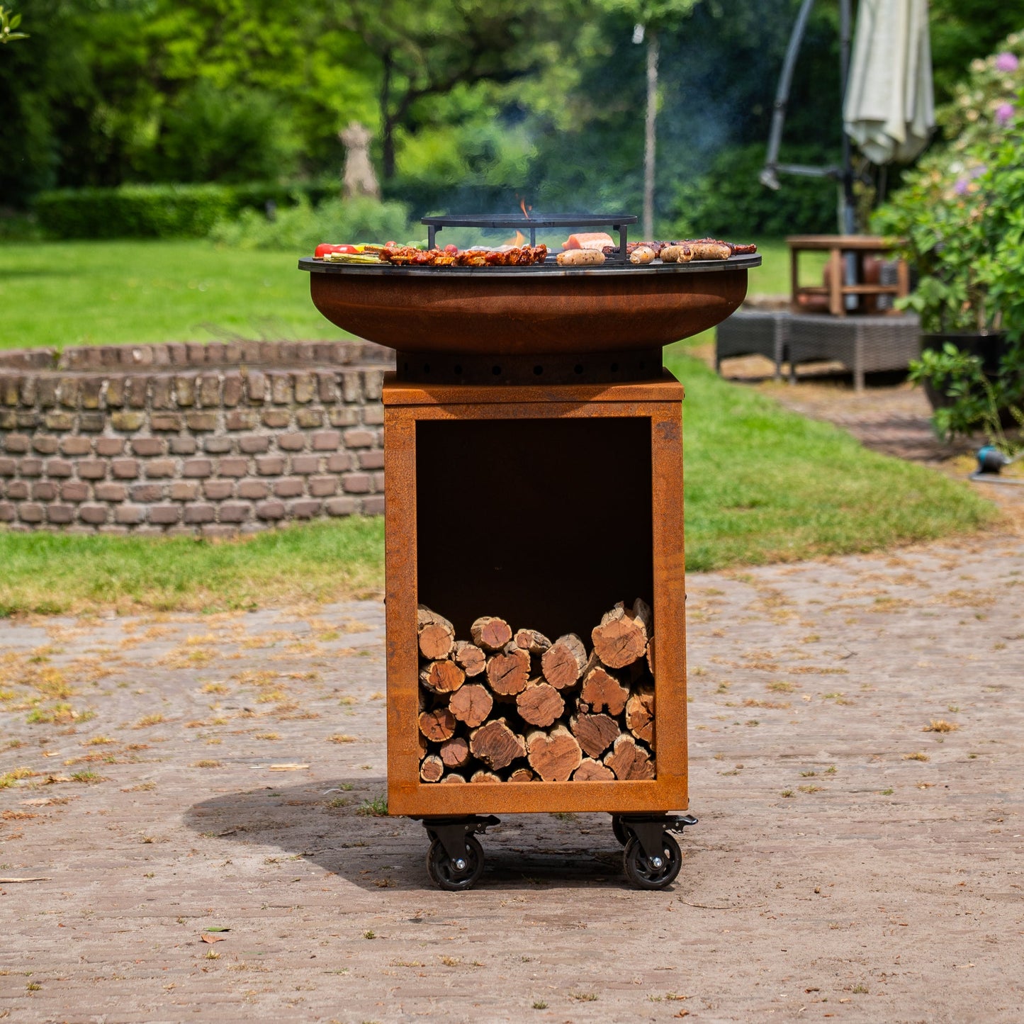 BBQ Plancha Grill Hermano XXL Corten steel - With poker and wood storage Ø80cm 8mm