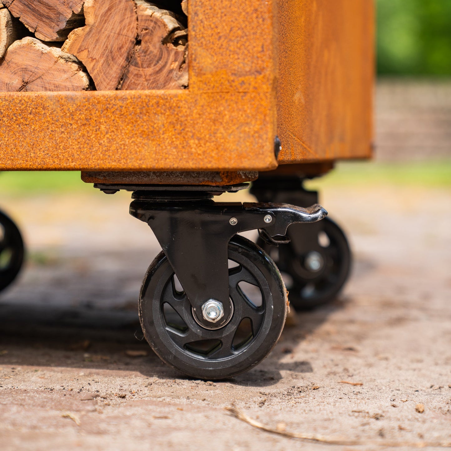 BBQ Plancha Grill Hermano XXL Corten steel - With poker and wood storage Ø80cm 8mm