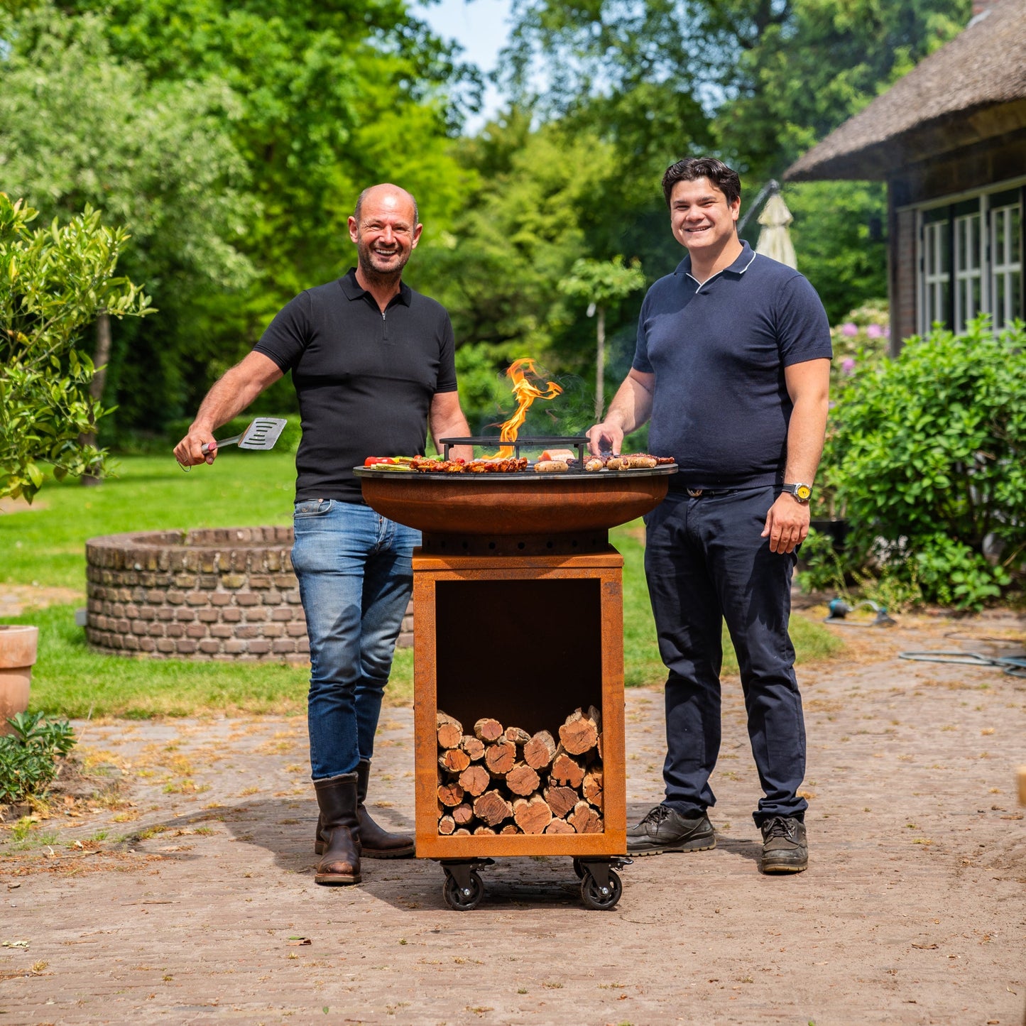 BBQ Plancha Grill Hermano XXL Corten steel - With poker and wood storage Ø80cm 8mm