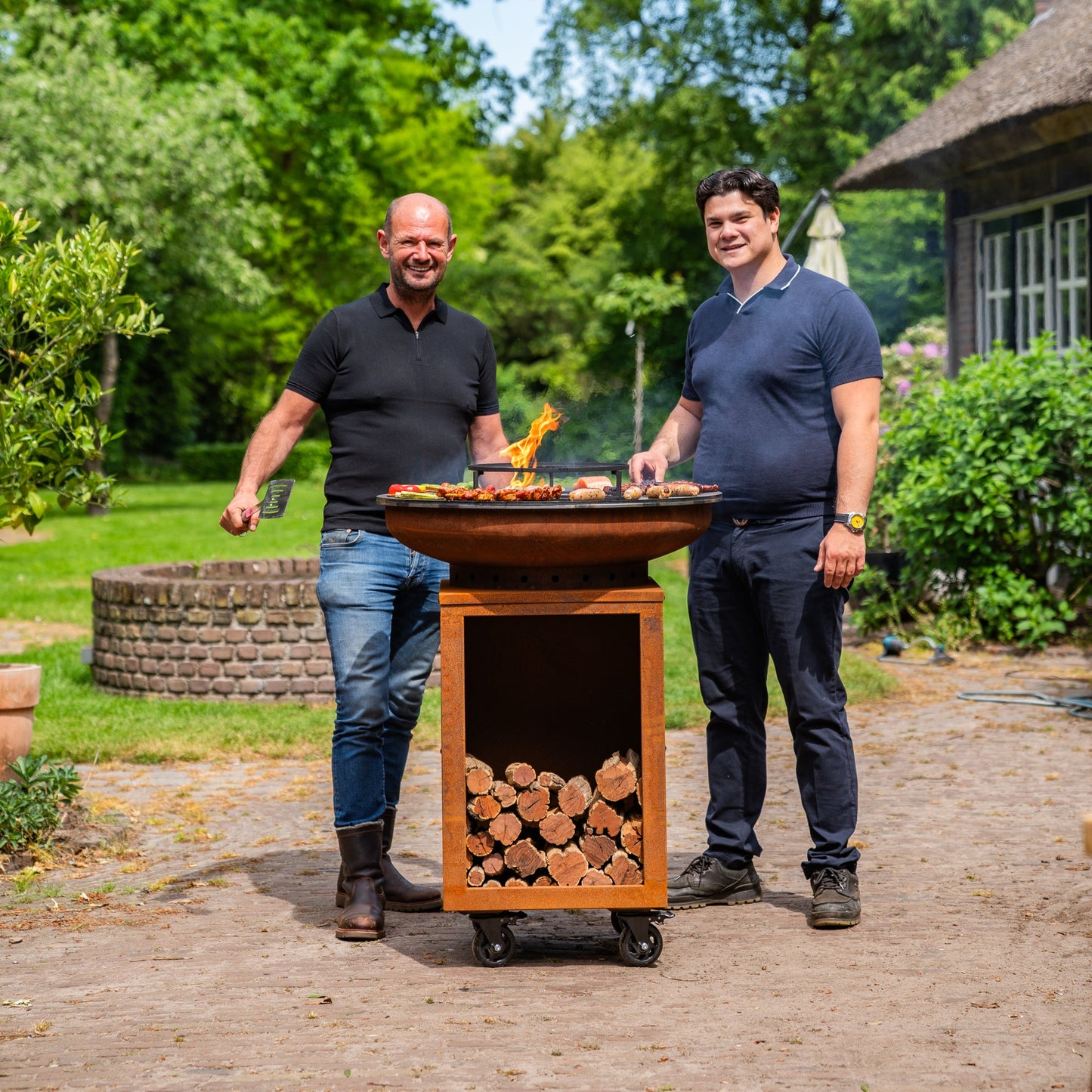 BBQ Plancha Grill Hermano XXL Corten steel - With poker and wood storage Ø80cm 8mm