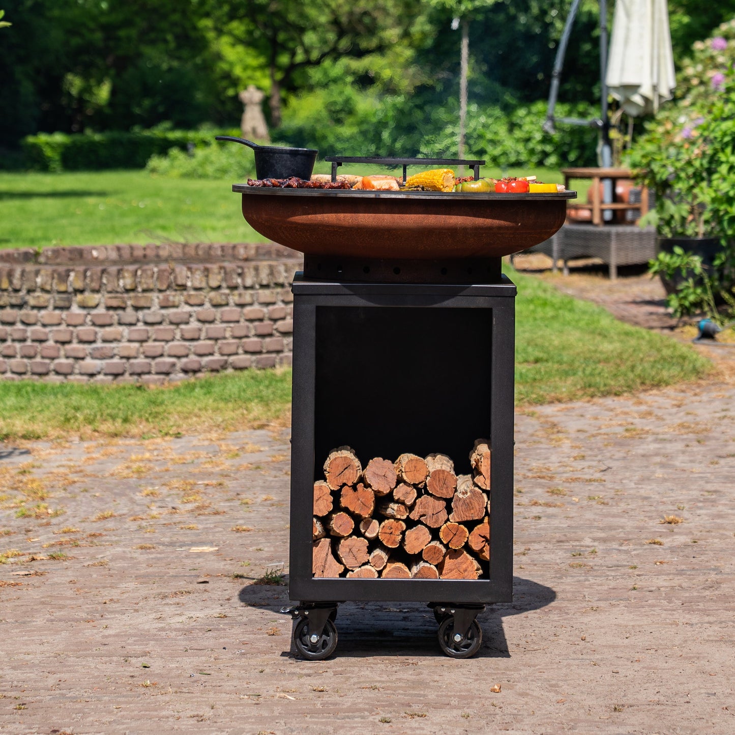 BBQ Plancha Grill Hermano XXL Corten steel Blackline - With poker and wood storage Ø80cm 8mm
