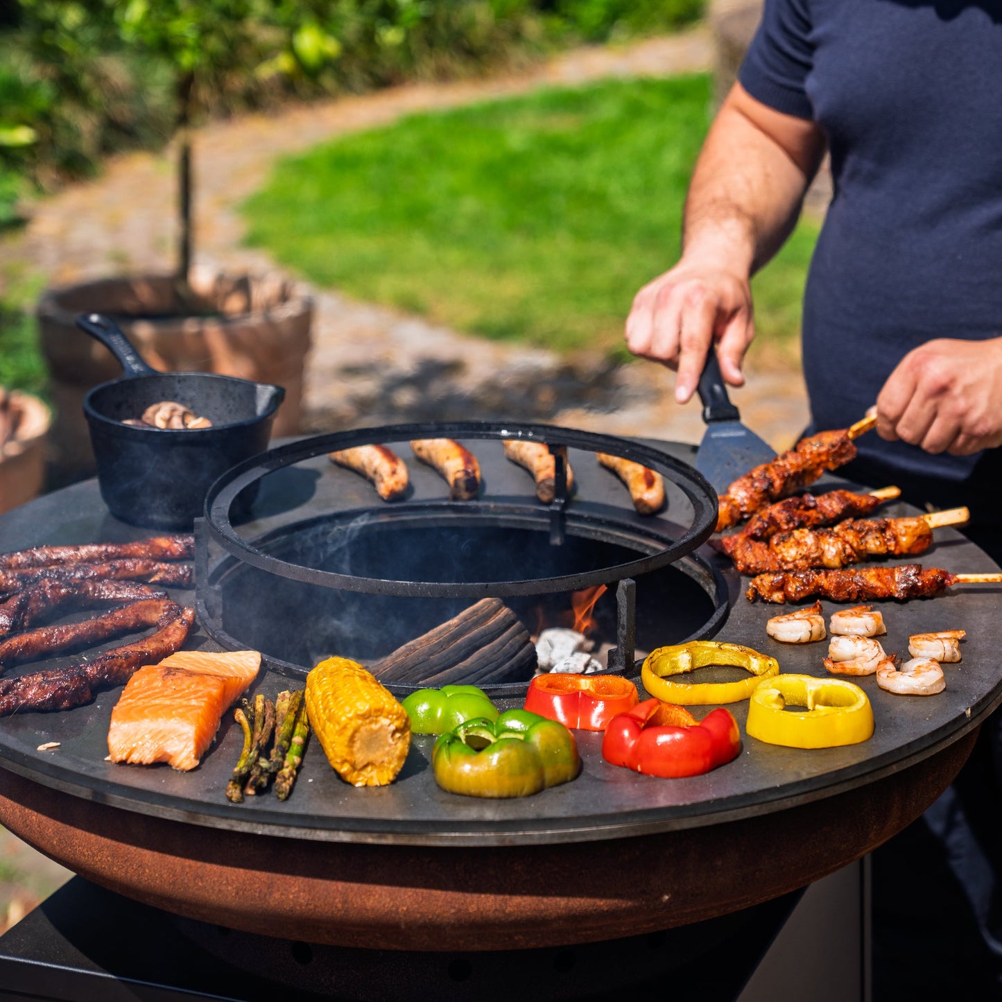 BBQ Plancha Grill Hermano XXL Corten steel Blackline - With poker and wood storage Ø80cm 8mm