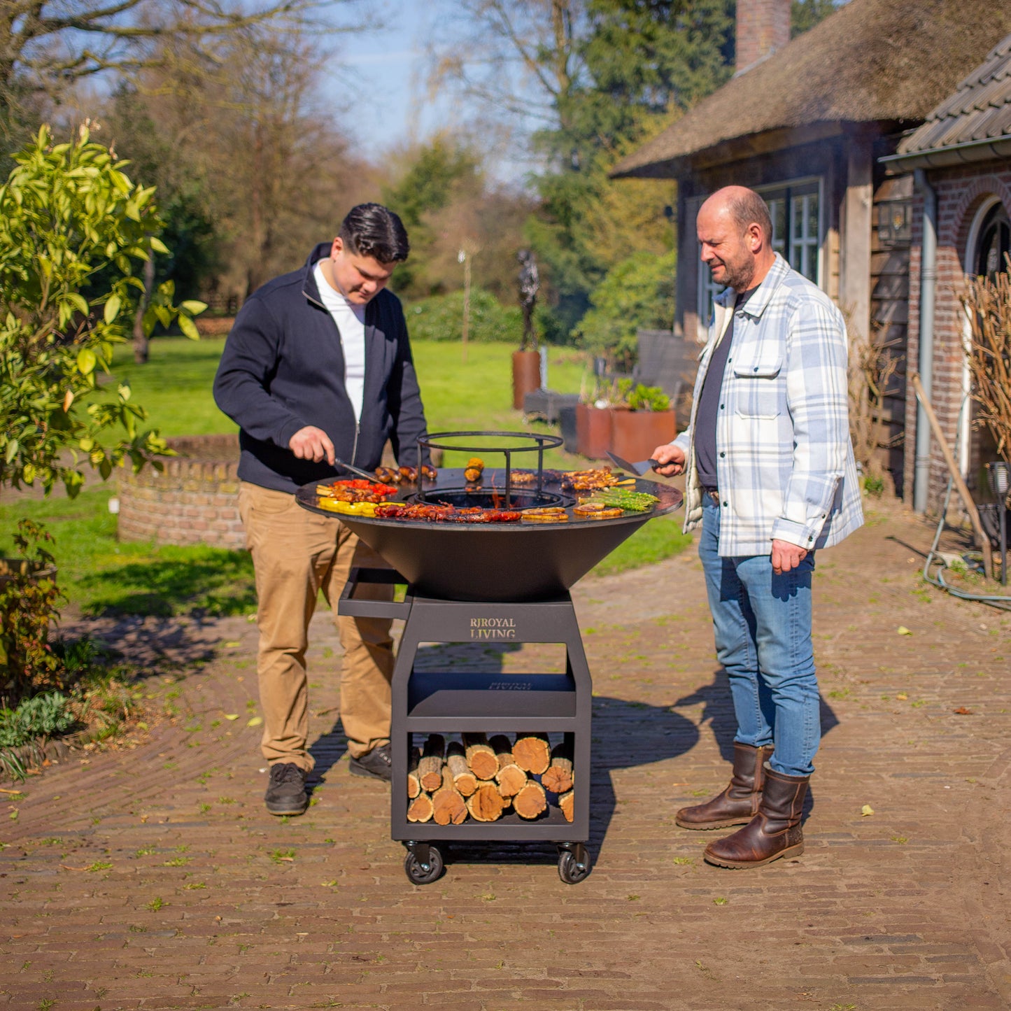 BBQ Plancha Grill Maestro XXXL Ø100cm Blackline - With large wheels and woodstorage