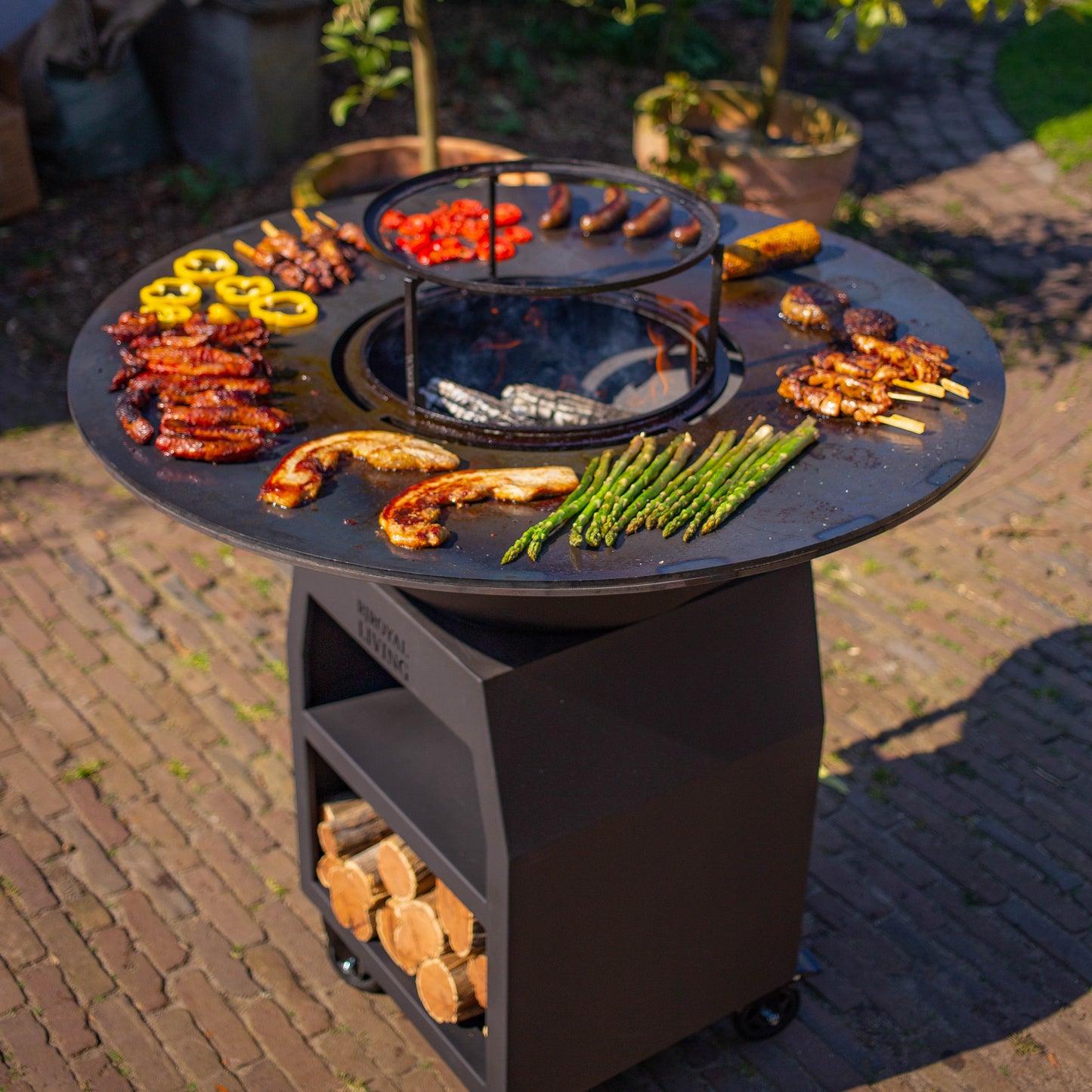 BBQ Plancha Grill Maestro XXXL Ø100cm Blackline - With large wheels and woodstorage