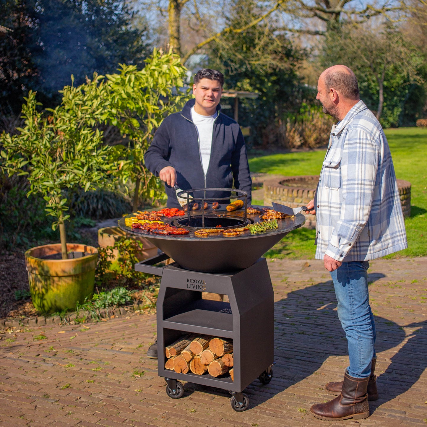 BBQ Plancha Grill Maestro XXXL Ø100cm Blackline - With large wheels and woodstorage