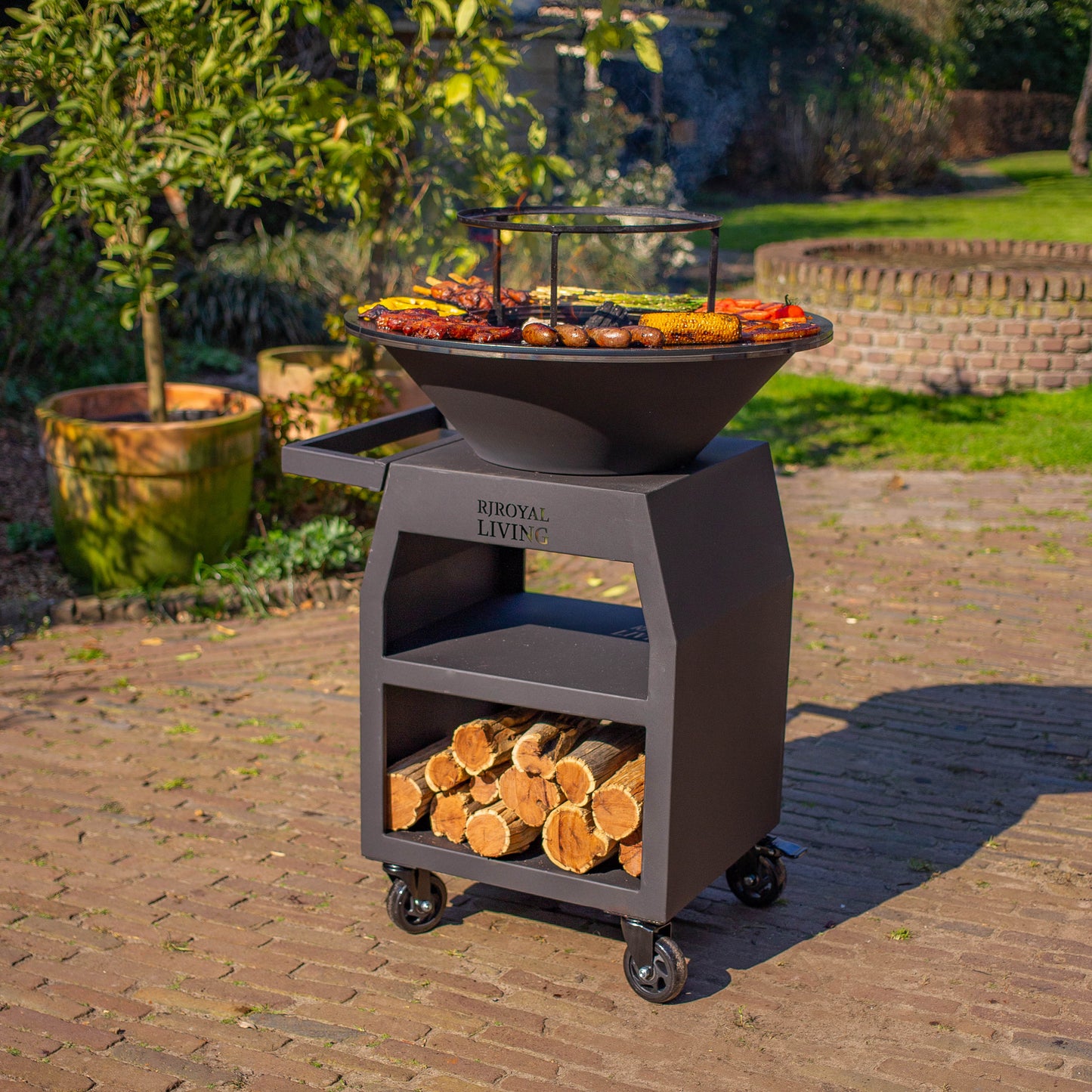 BBQ Plancha Grill Maestro Ø70cm Blackline - With large wheels and wood storage