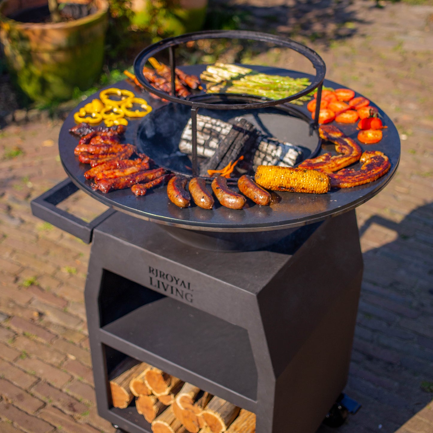BBQ Plancha Grill Maestro Ø70cm Blackline - With large wheels and wood storage