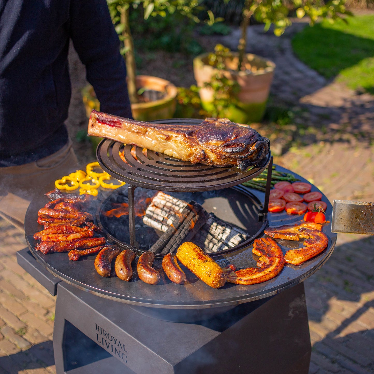 BBQ Plancha Grill Maestro Ø70cm Blackline - With large wheels and wood storage