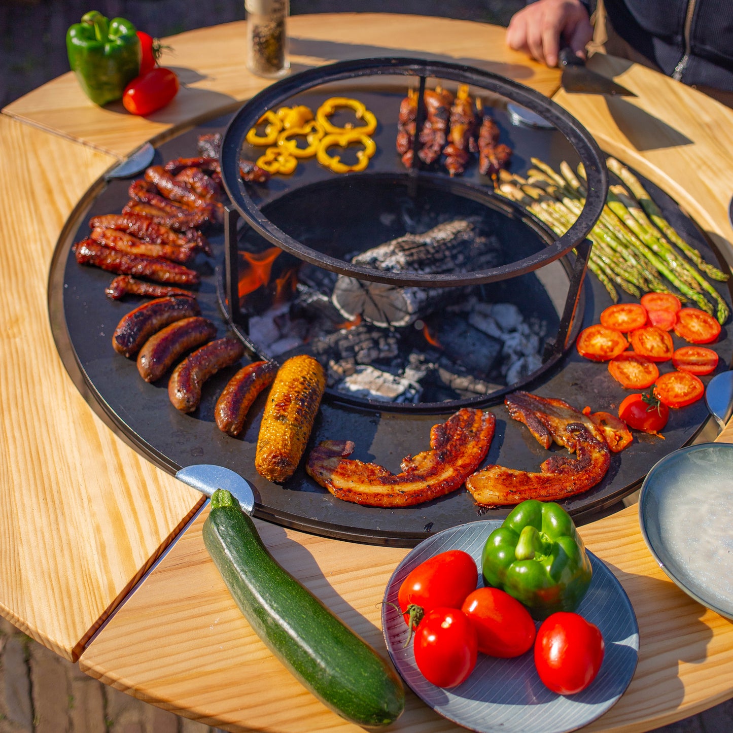 BBQ Plancha Grill Maestro Ø70cm Blackline - With Wooden Ring Mesa