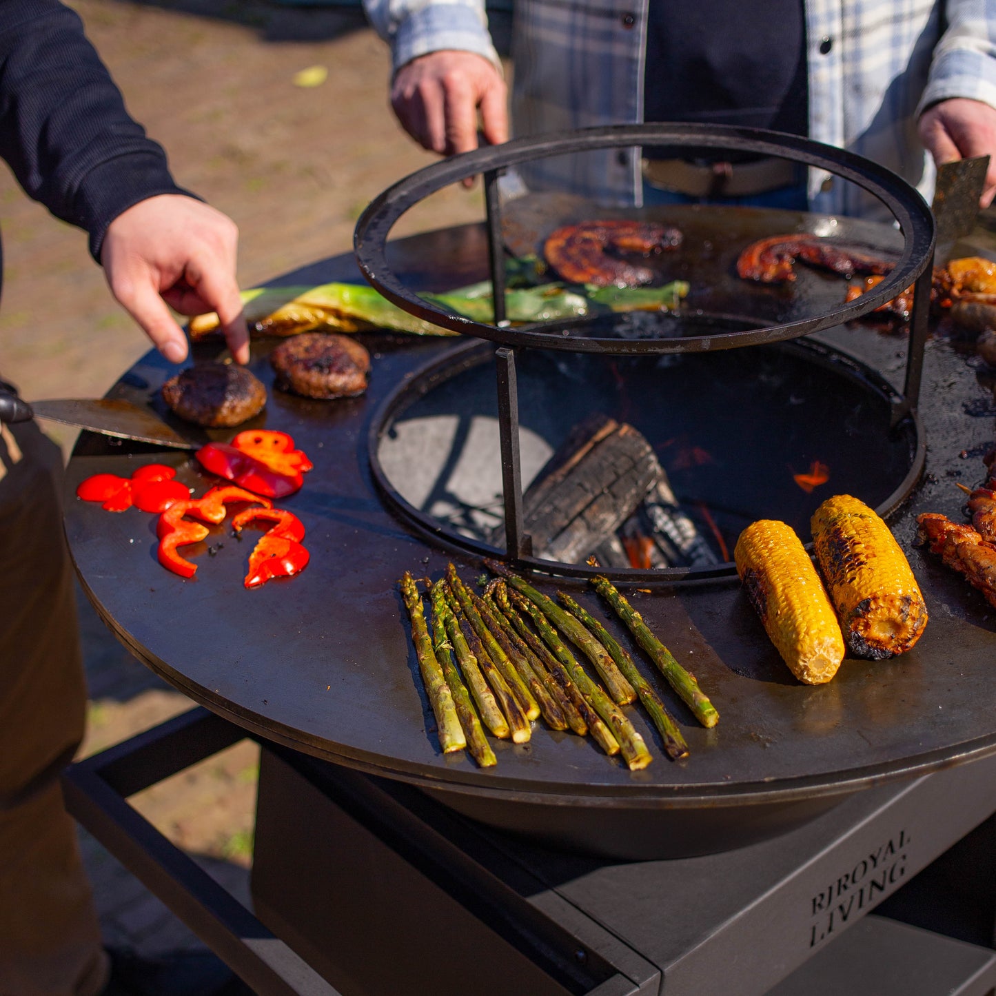BBQ Plancha Grill Maestro XXL Ø80cm Blackline - With poker and wood storage