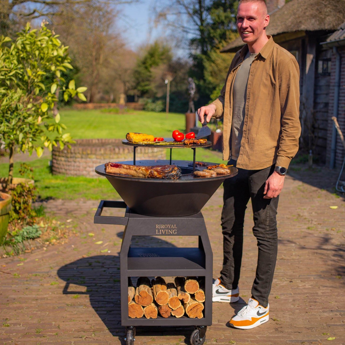 BBQ Plancha Grill Maestro XXL Ø80cm Blackline - With poker and wood storage