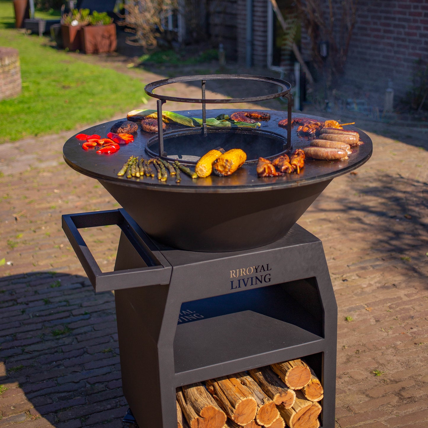 BBQ Plancha Grill Maestro XXL Ø80cm Blackline - With poker and wood storage