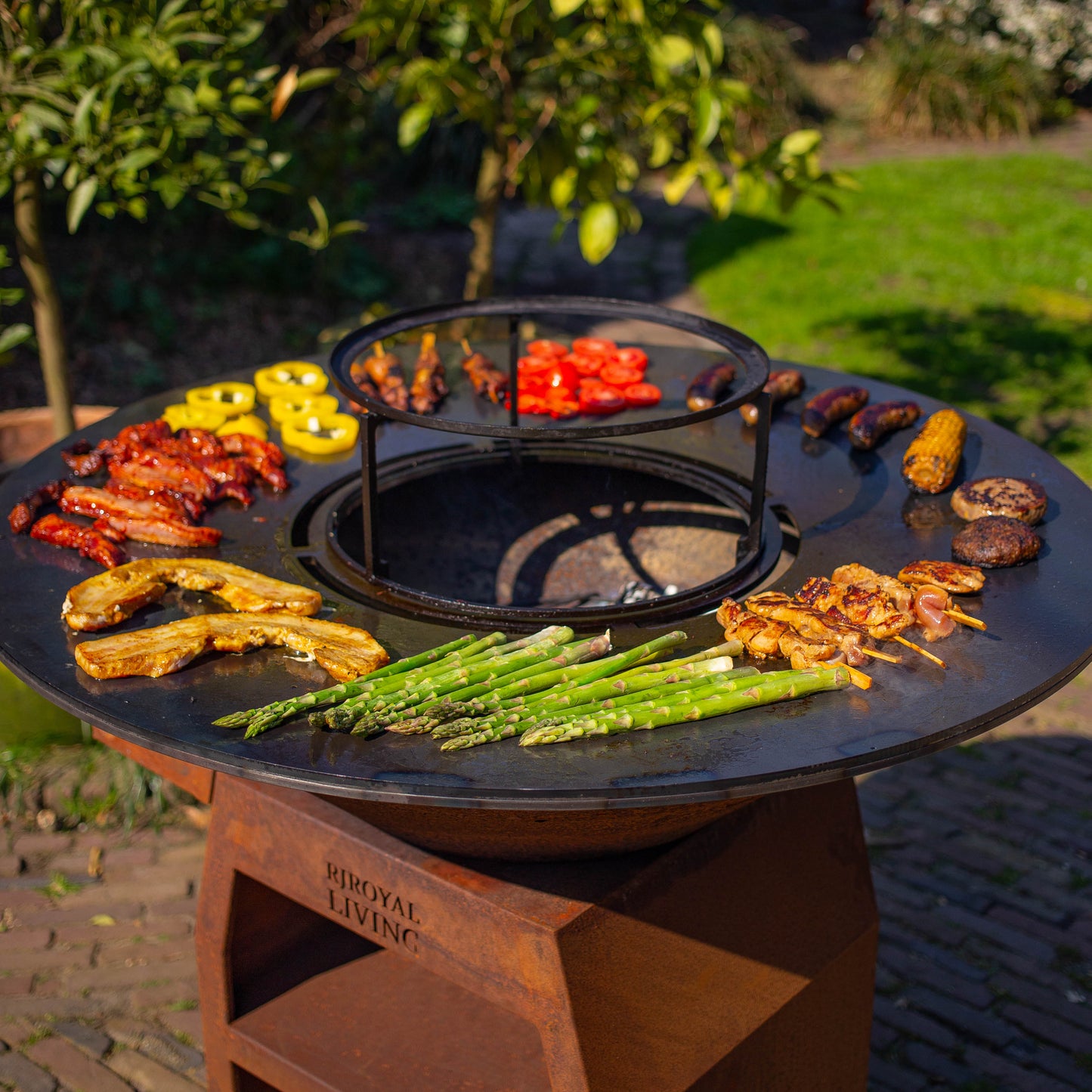 BBQ Plancha Grill Maestro XXXL Ø100cm Cortensteel - With Big Wheels and Woodstorage