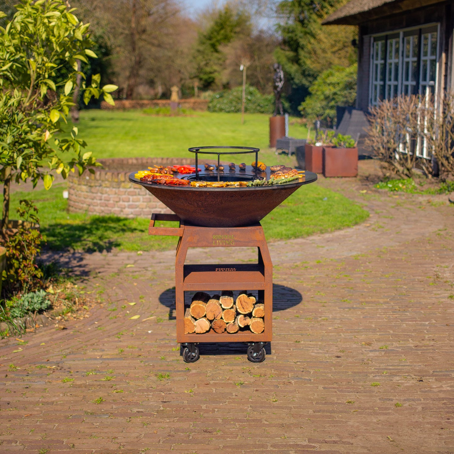 BBQ Plancha Grill Maestro XXXL Ø100cm Cortensteel - With Big Wheels and Woodstorage