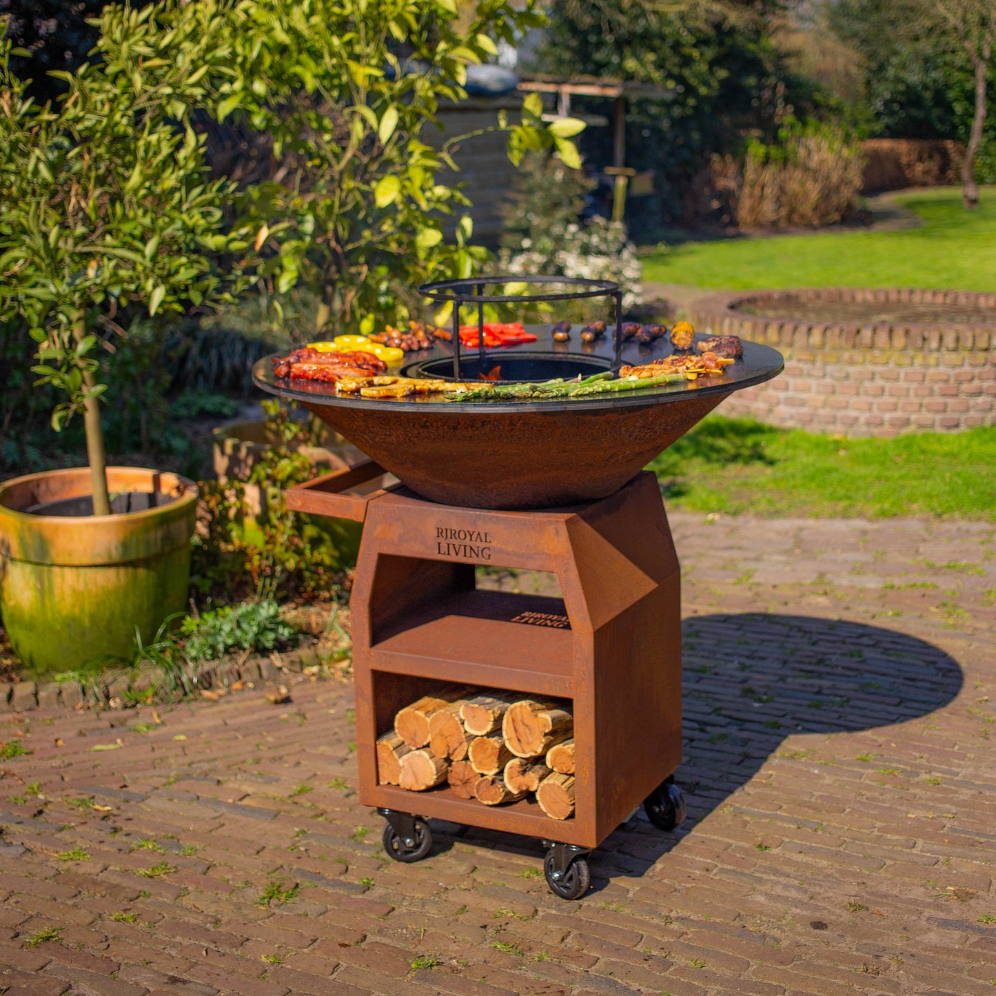BBQ Plancha Grill Maestro XXXL Ø100cm Cortensteel - With Big Wheels and Woodstorage
