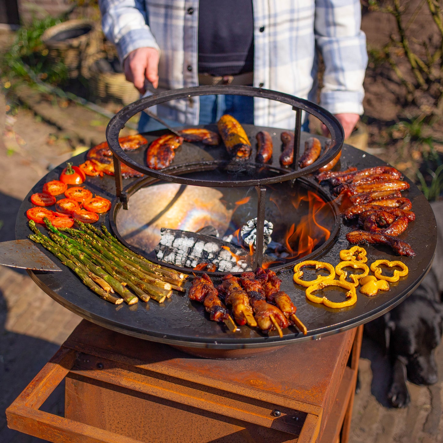 BBQ Plancha Grill Maestro Ø70cm Corten steel - With large wheels and wood storage