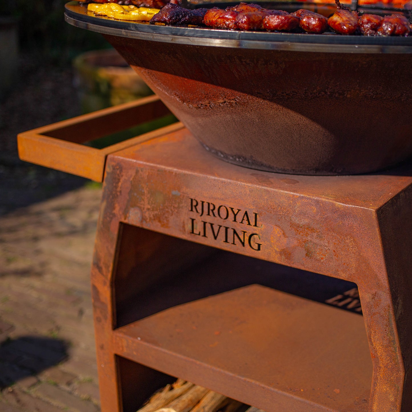 BBQ Plancha Grill Maestro Ø70cm Corten steel - With large wheels and wood storage